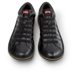 Camper Eine Camper-Ikone, die sich mit jeder Saison weite schwarz Low-Top-Sneaker