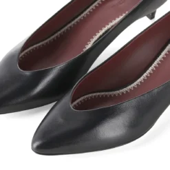 Magda Butrym Pumps aus Leder schwarz Pumps
