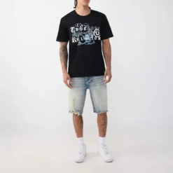 True Religion - T-Shirt- Übereinander angeordnete Logos auf Fro schwarz T-Shirt