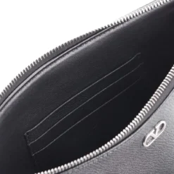 Valentino Garavani Tasche aus Leder schwarz Pochette